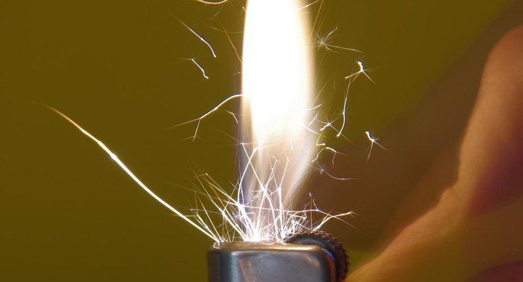 Cât de fierbinte este o flacără mai ușoară?