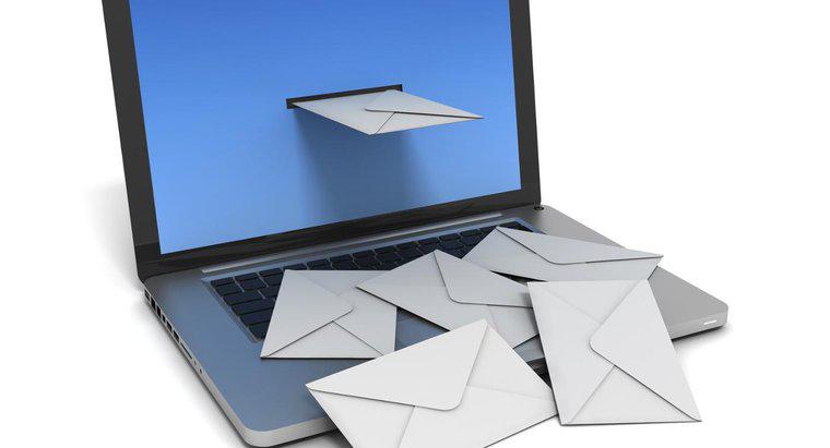 Care este diferența dintre o scrisoare scrisă și un e-mail?