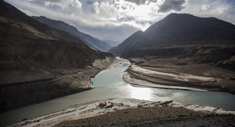 Care sunt unele fapte despre râul Indus?