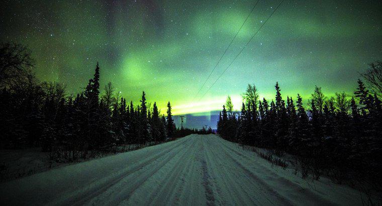 Există șase luni de întuneric în Alaska?