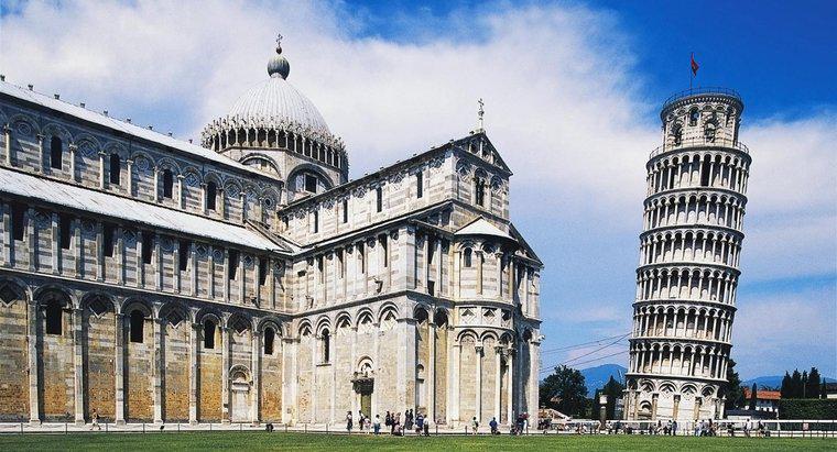 Unde este turnul înclinat din Pisa, și va cădea vreodată?