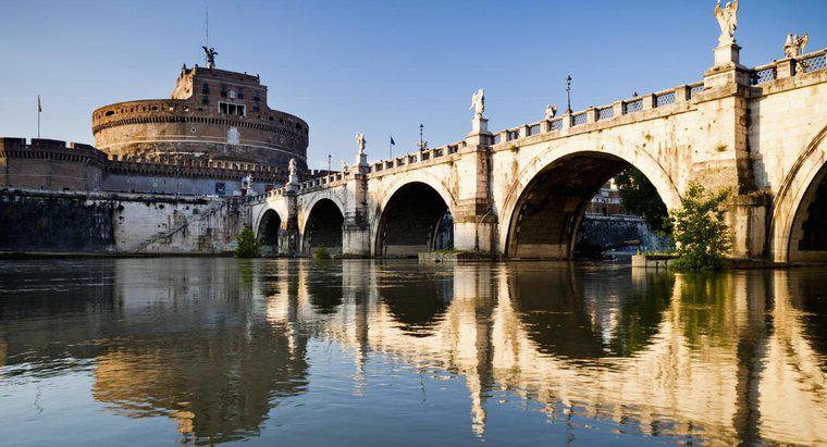 Care sunt cele trei râuri principale din Italia?