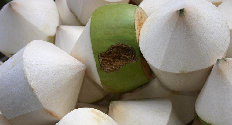 Cum se curata o nuca de cocos?