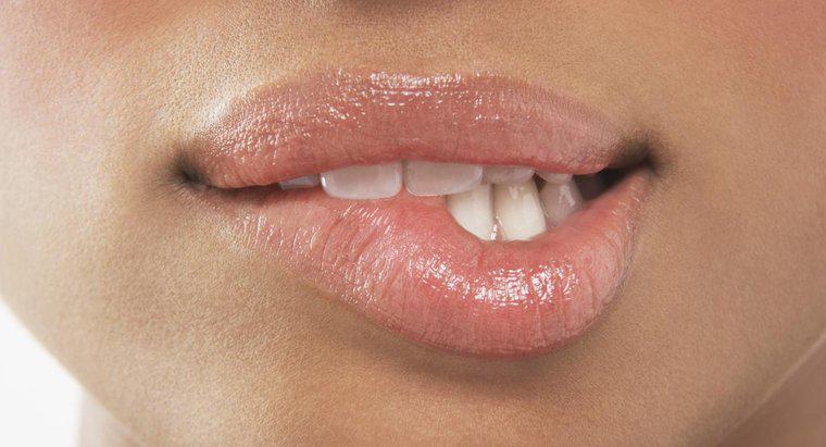 Care sunt simptomele unei infecții la nivelul gurii?