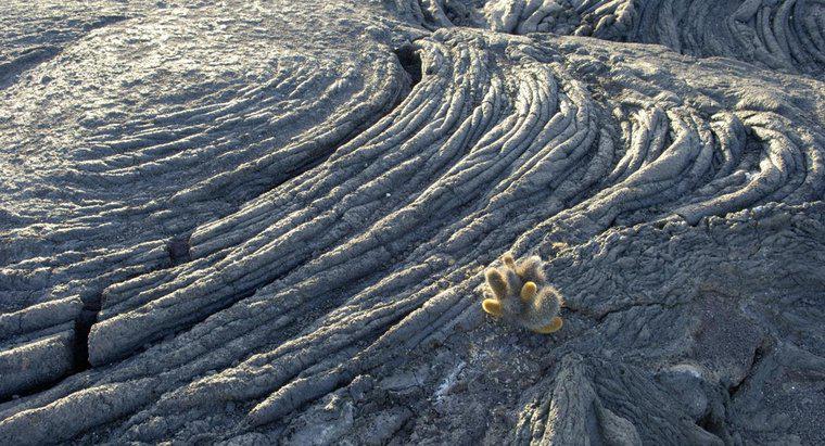 Care este forma de rock atunci când magma se răcește pe suprafața pământului?