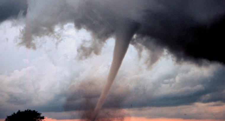 Ce cauzează un Tornado?