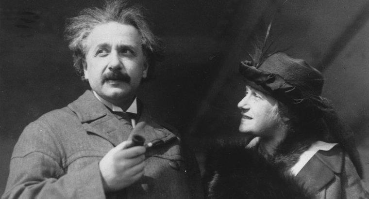 Einstein sa căsătorit cu vărul lui?