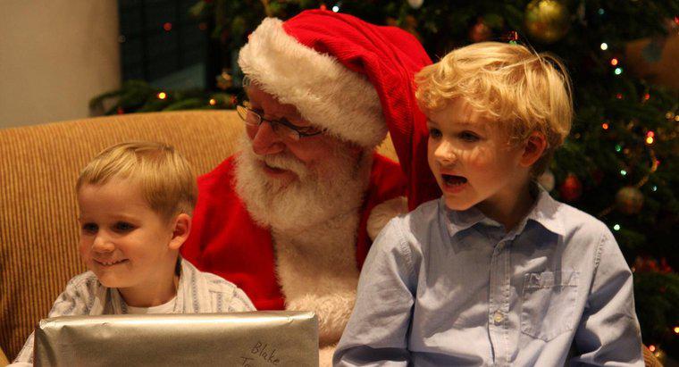 Puteți personaliza lista frumoasă a lui Santa cu numele copilului dvs.?