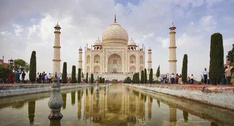În ce țară este situat Taj Mahal?