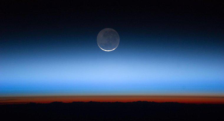 Ce strat atmosferic conține cel mai mult ozon?