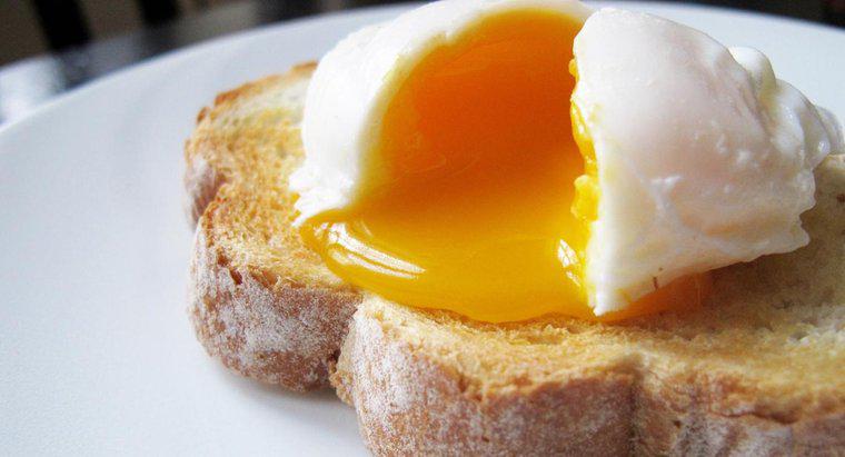 Cum folosiți un purtător de ouă cu microunde?