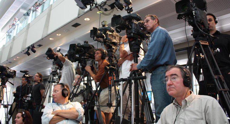 Care sunt avantajele și dezavantajele mass-media?
