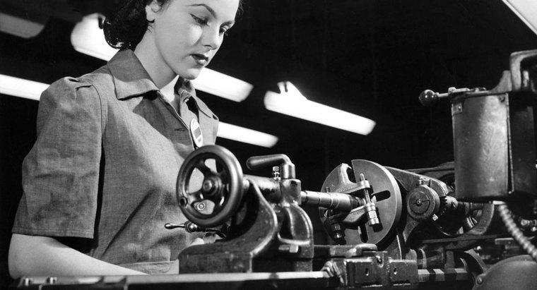 Care a fost salariul mediu săptămânal pentru un lucrător feminin de fabrică în 1944?