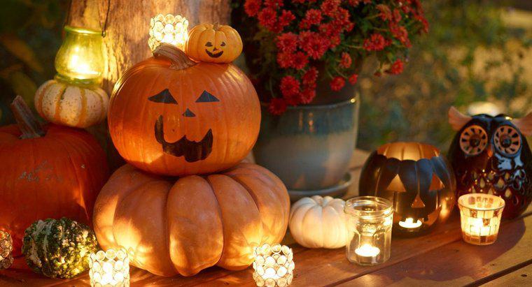 Care sunt unele cuvinte care descriu Halloween?