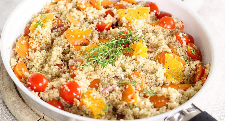 Rețete de mâncare sănătoase, cu salată de quinoa și legume