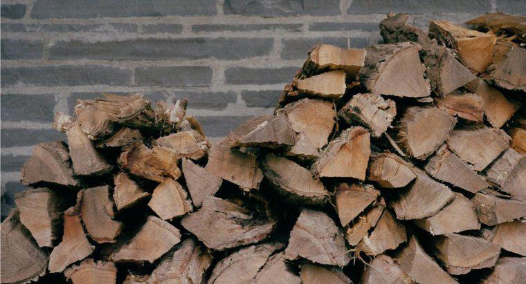 Care este prețul mediu al lemnului de foc livrat?