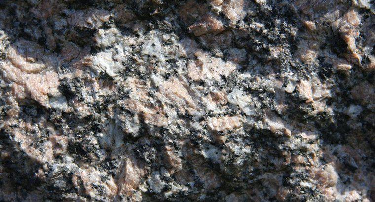 Care sunt cele mai comune culori ale plăcilor de granit?